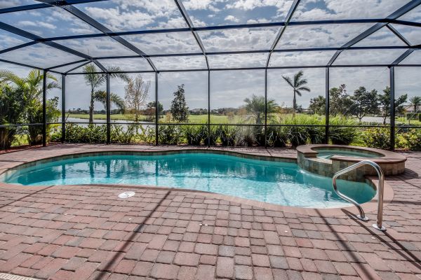 Pool Enclosure Cleaning in Santa Cruz