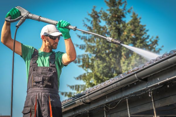 Gutter Washing in Santa Cruz
