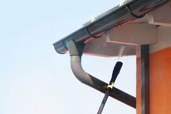Eaves Power Washing in Santa Cruz